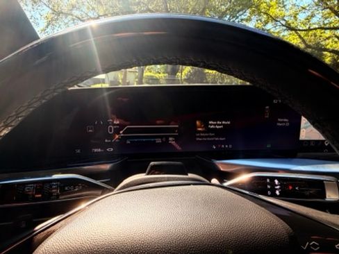 Used 2026 Cadillac Escalade IQL Luxury image 10