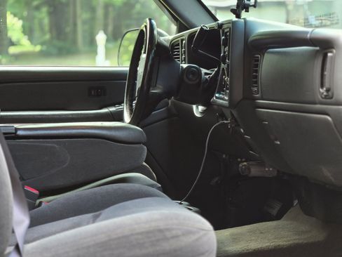 Used 2004 Chevrolet Silverado 2500 LS w/ Snow Plow Prep Package image 6