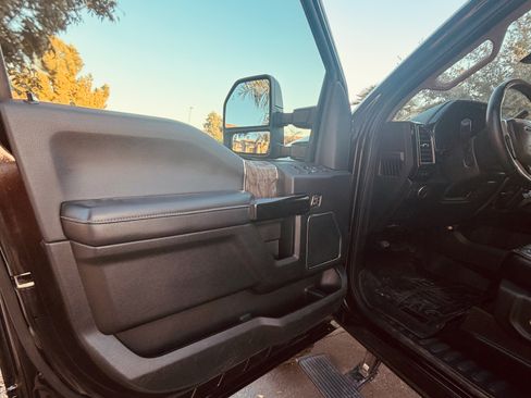 Used 2019 Ford F250 Lariat w/ Lariat Ultimate Package image 12