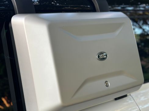 Used 2023 Land Rover Defender 130 SE image 17