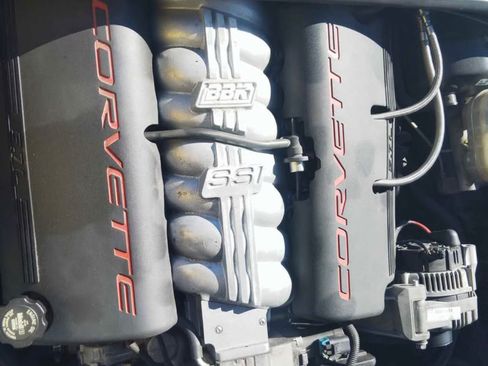 Used 1998 Chevrolet Corvette Coupe w/ Roof Pkg image 10