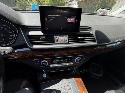 Used 2018 Audi Q5 2.0T Premium Plus w/ Premium Plus Package image 6