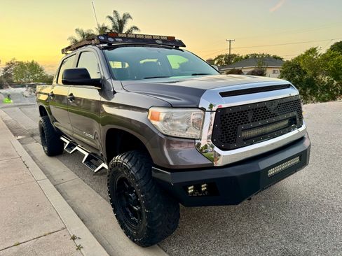 Used 2017 Toyota Tundra SR5 w/ TRD Off Road Package AWD/4WD image 6