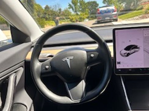 Used 2018 Tesla Model 3 Long Range image 9