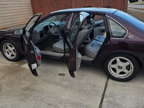 Used 1996 Chevrolet Impala SS RWD image 11