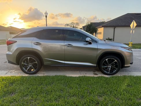 Used 2018 Lexus RX 450h AWD w/ Luxury Package image 2