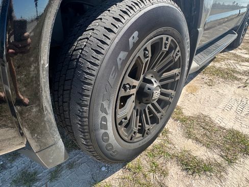 Used 2011 Nissan Armada SV w/ Driver Pkg image 21