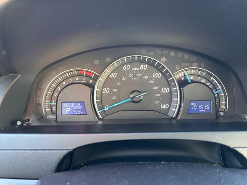 Used 2015 Toyota Camry LE image 2