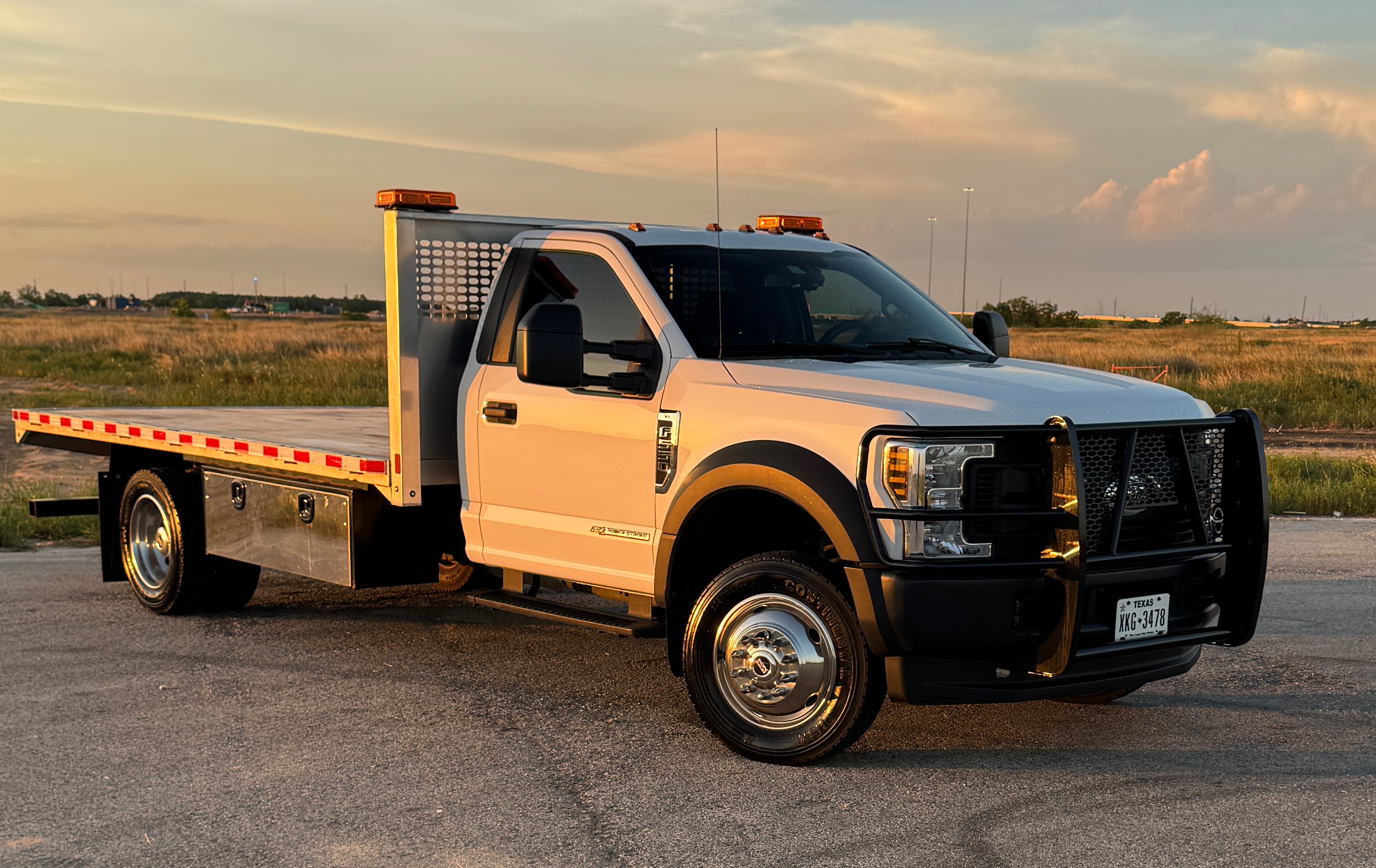 Used 2019 Ford F550 4x4 Regular Cab Super Duty image 2