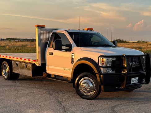 Used 2019 Ford F550 4x4 Regular Cab Super Duty image 2