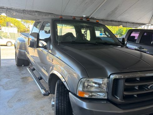 Used 2004 Ford F350 XLT image 1
