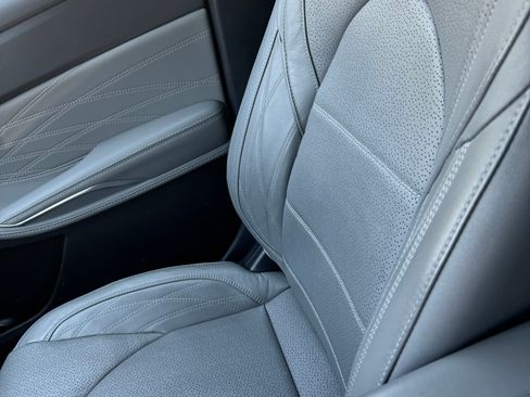 Used 2019 Toyota Avalon Limited w/ Advanced Safety Package FWD image 11