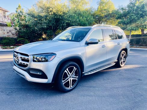 Used 2023 Mercedes-Benz GLS 450 4MATIC image 2