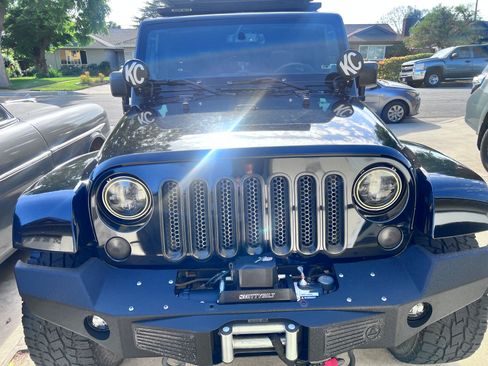 Used 2013 Jeep Wrangler Unlimited Sahara AWD/4WD image 2