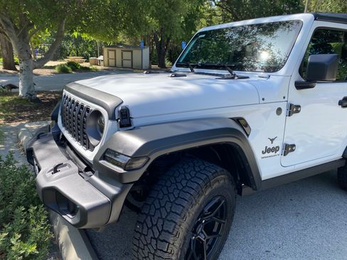 Used 2025 Jeep Wrangler Sport AWD/4WD image 4