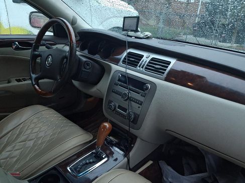 Used 2009 Buick Lucerne Super image 1