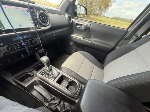 Used 2021 Toyota Tacoma TRD Off-Road w/ Technology Package image 10