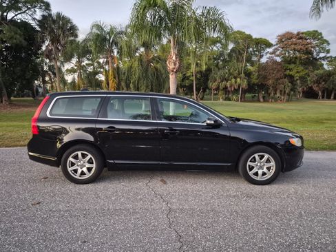 Used 2008 Volvo V70 FWD image 18
