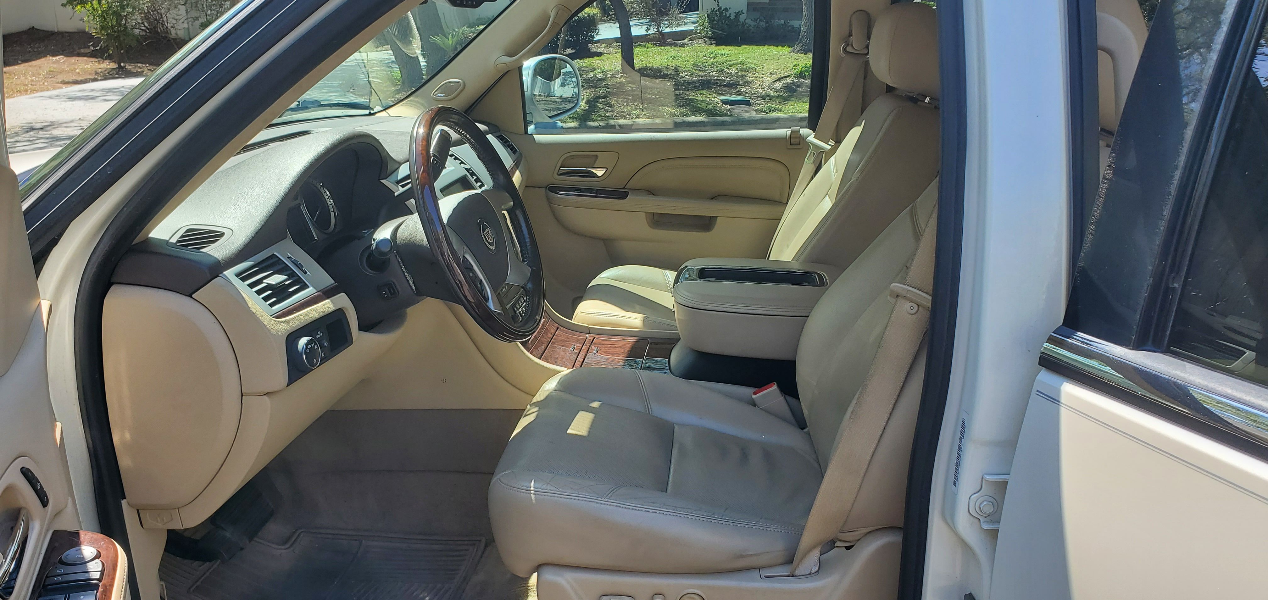 Used 2012 Cadillac Escalade EXT Luxury AWD/4WD image 11