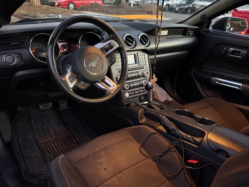 Used 2017 Ford Mustang Coupe image 11