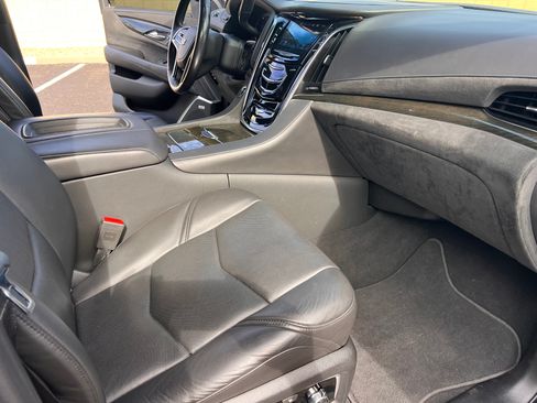 Used 2019 Cadillac Escalade ESV Platinum image 14