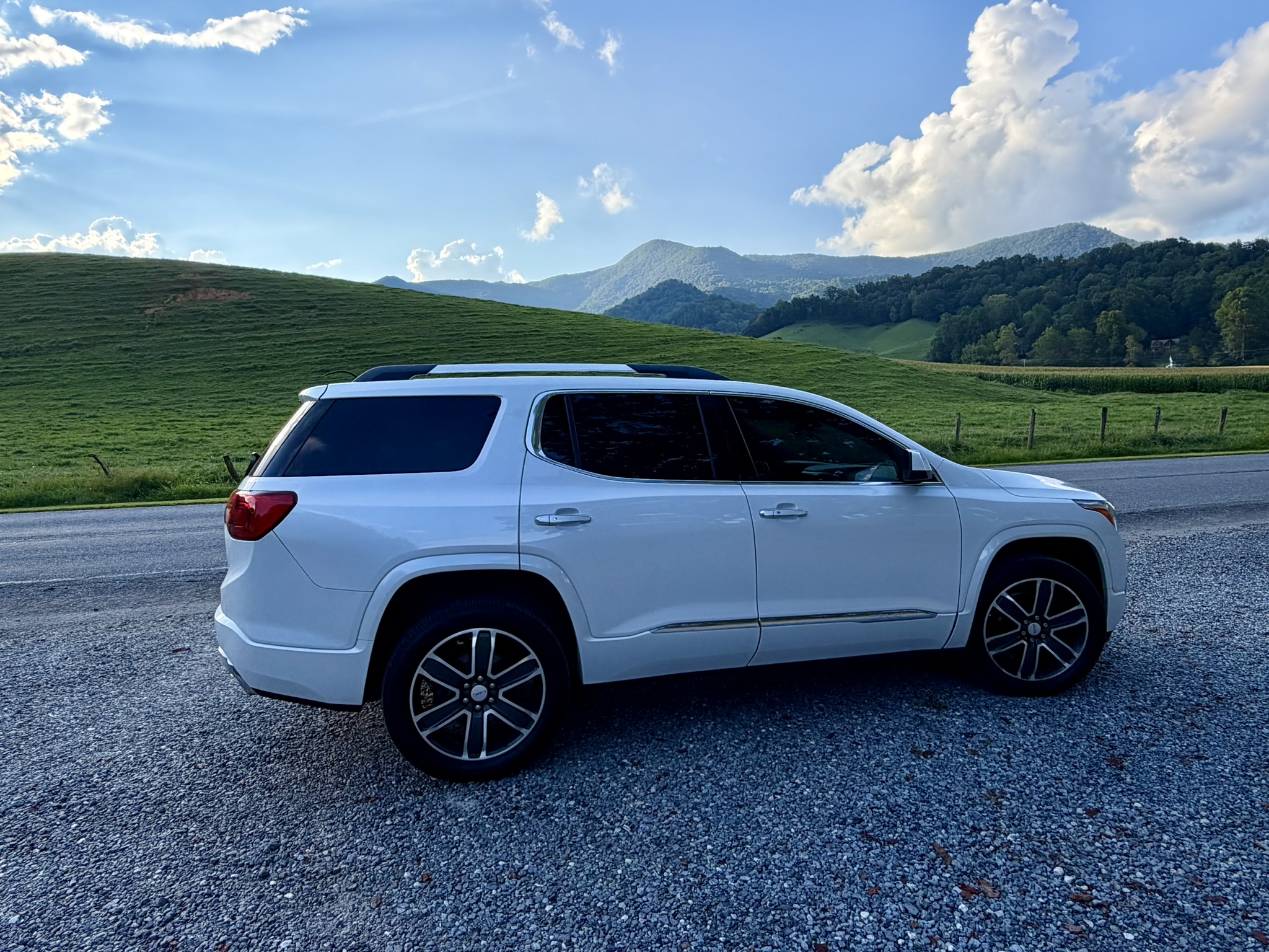 Used 2017 GMC Acadia Denali FWD image 5