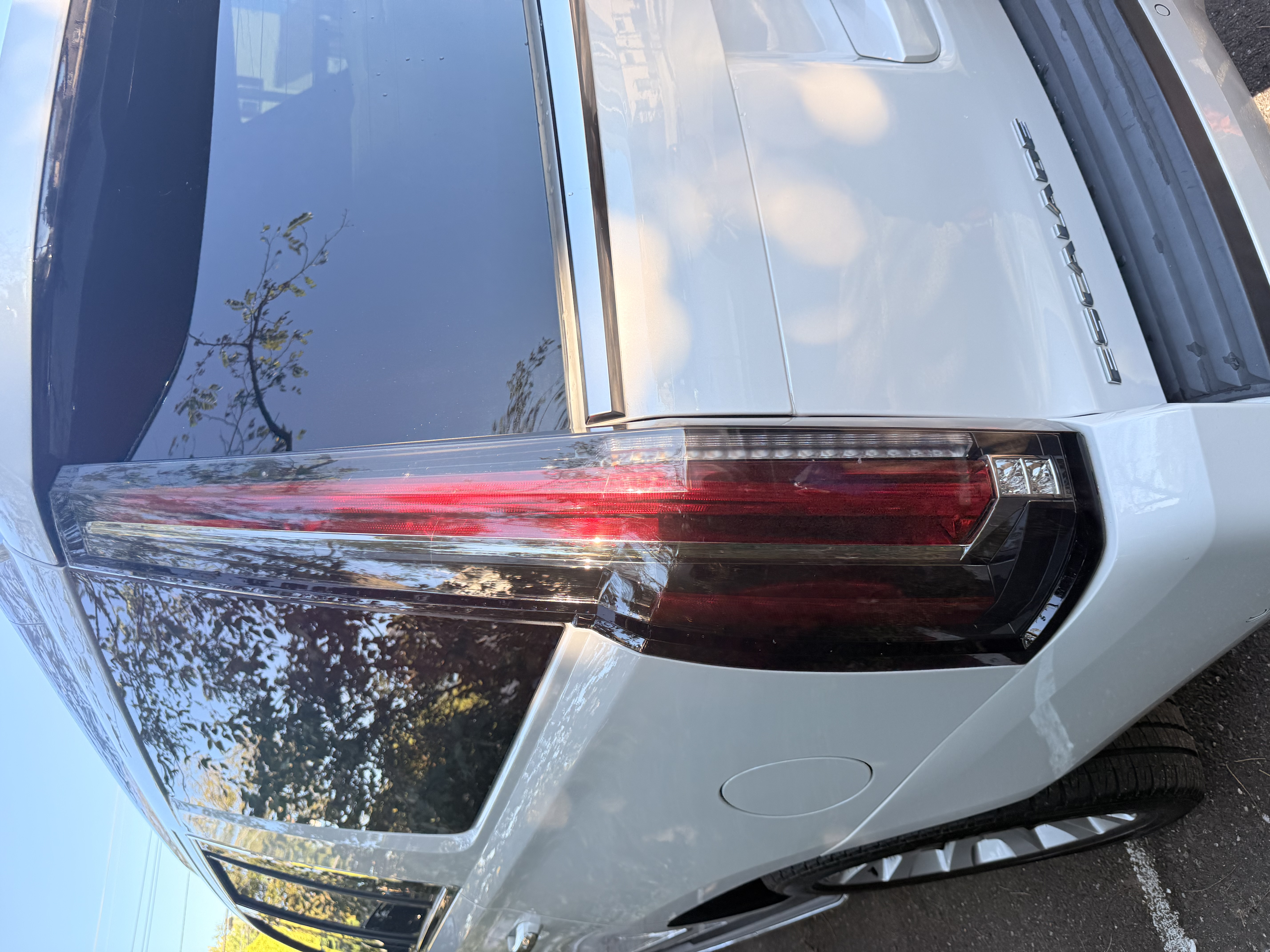 Used 2017 Cadillac Escalade Luxury AWD/4WD image 8