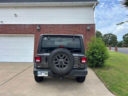 Used 2024 Jeep Wrangler Sport AWD/4WD image 8