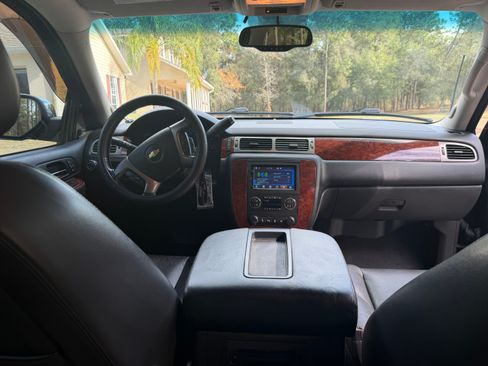 Used 2013 Chevrolet Avalanche LTZ image 10