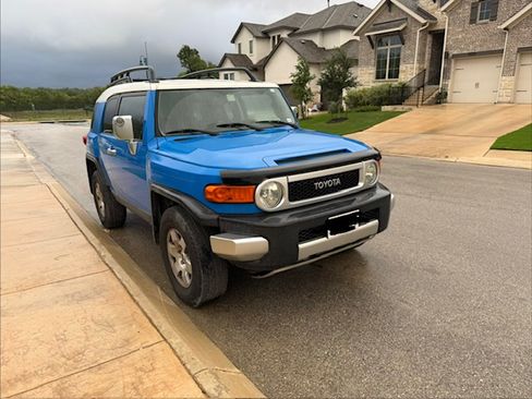 Used 2007 Toyota FJ Cruiser 4WD image 2