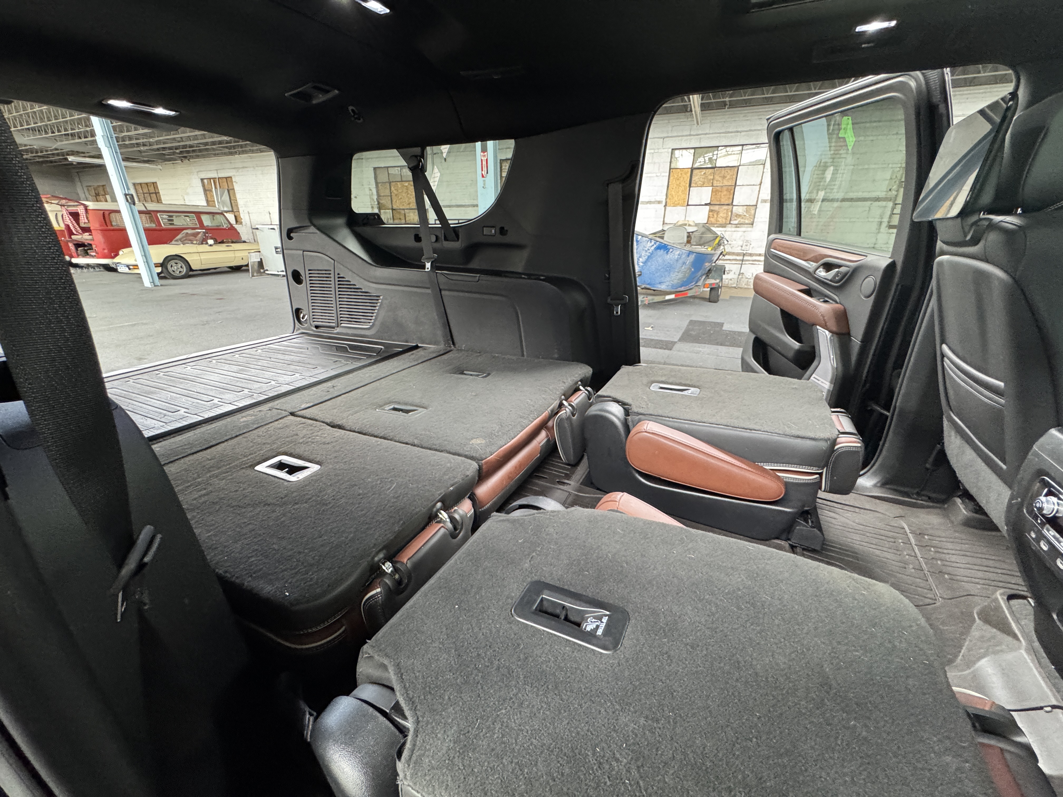 Used 2023 GMC Yukon XL Denali Ultimate AWD/4WD image 23