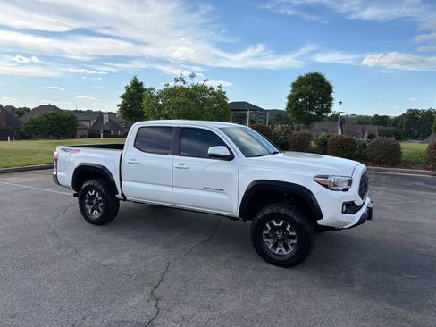 Used 2020 Toyota Tacoma TRD Off-Road AWD/4WD image 4