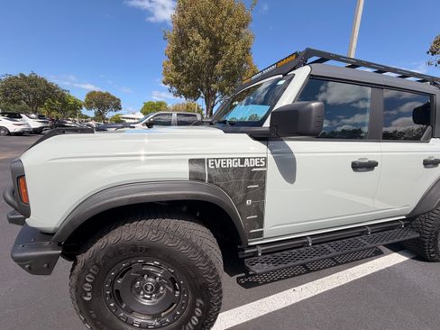 Used 2023 Ford Bronco Everglades AWD/4WD image 4