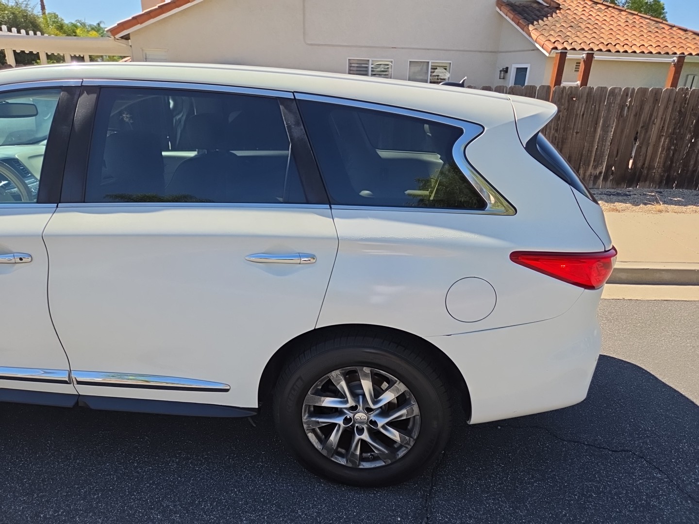 Used 2013 INFINITI JX35 FWD w/ Premium Pkg image 6