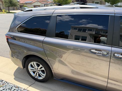Used 2021 Toyota Sienna Platinum AWD/4WD image 19