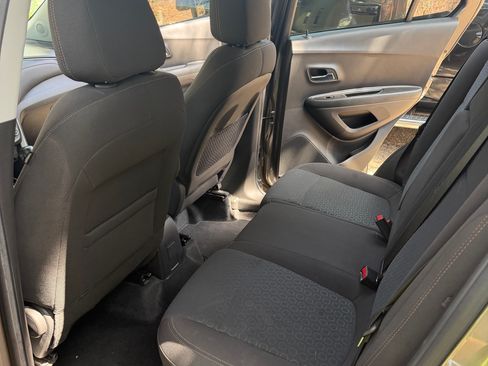 Used 2021 Chevrolet Trax LS FWD image 10