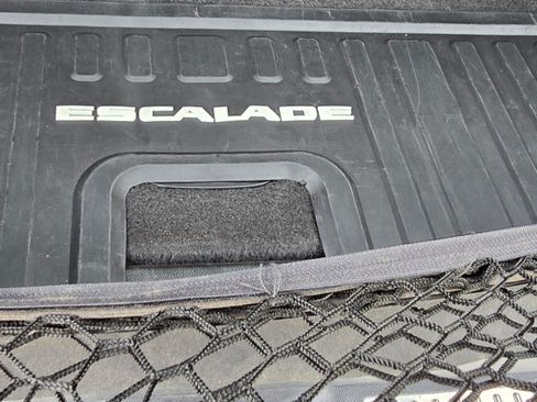 Used 2016 Cadillac Escalade Luxury image 19