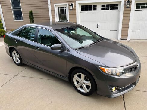 Used 2014 Toyota Camry SE FWD image 6