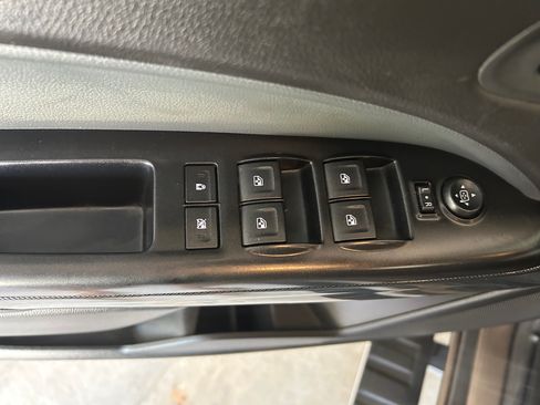 Used 2015 Chevrolet Colorado Z71 AWD/4WD image 18
