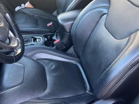 Used 2019 Jeep Cherokee Limited FWD image 4