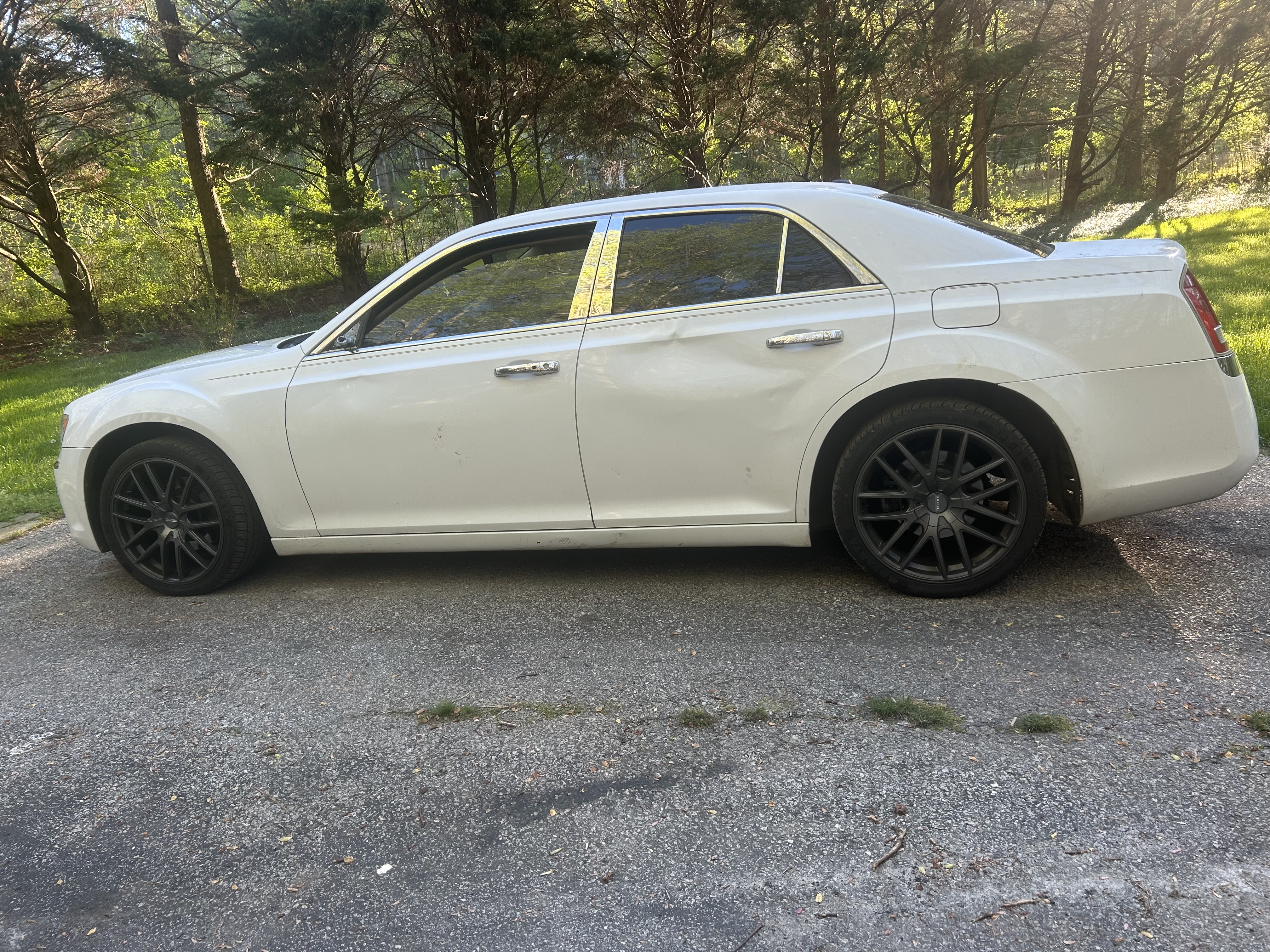 Used 2012 Chrysler 300 RWD image 1