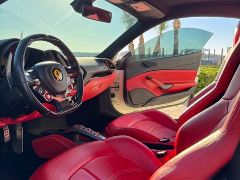 Used 2018 Ferrari 488 GTB image 14