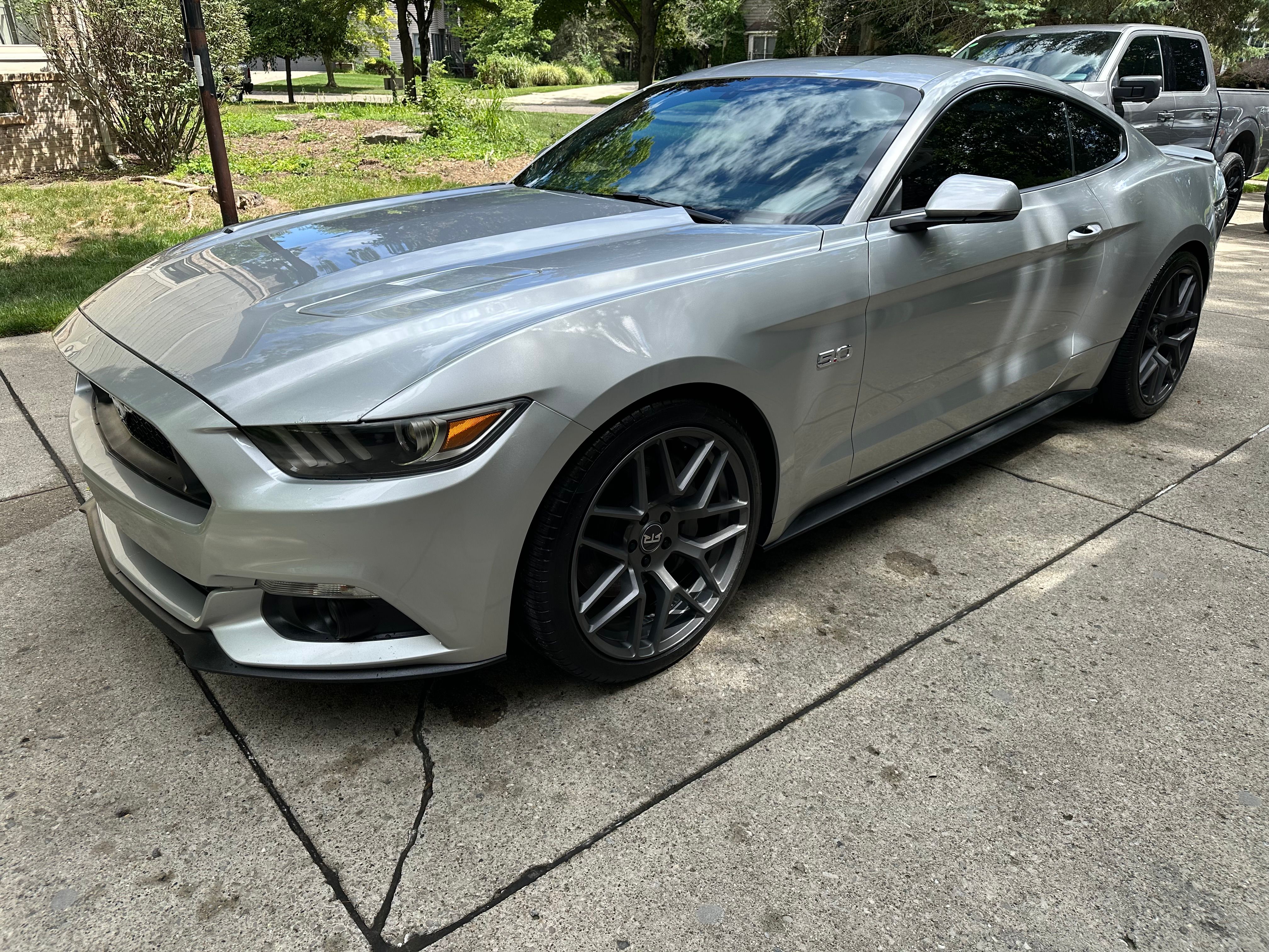 Used 2016 Ford Mustang GT Premium RWD image 11