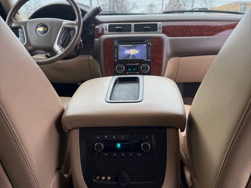 Used 2012 Chevrolet Suburban LTZ image 6