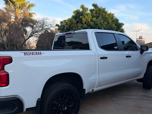 Used 2025 Chevrolet Silverado 1500 LT Trail Boss w/ Convenience Package II AWD/4WD image 4
