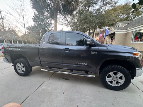 Used 2018 Toyota Tundra SR5 image 2