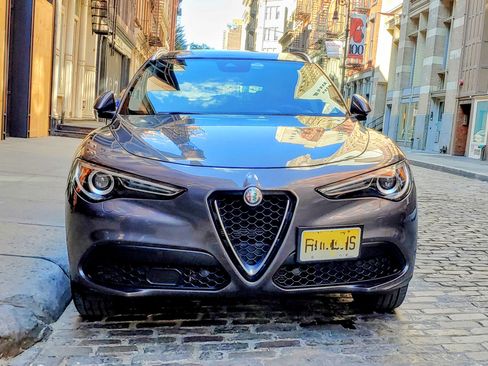 Used 2018 Alfa Romeo Stelvio Ti Lusso image 2