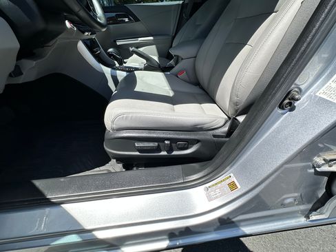 Used 2017 Honda Accord EX-L image 23