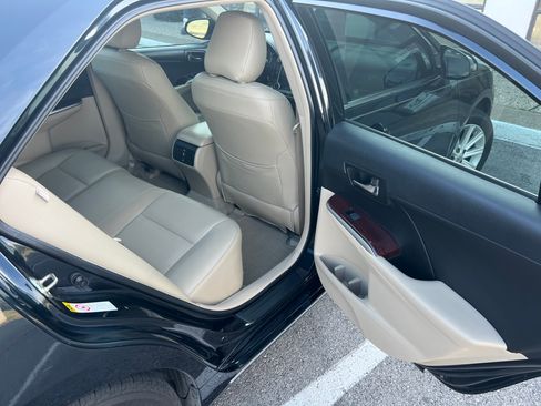 Used 2014 Toyota Camry XLE image 14
