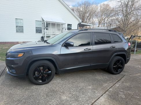 Used 2019 Jeep Cherokee Latitude Plus image 4